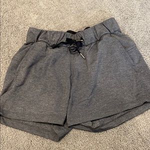 On the fly lulu lemon 2.5 in heathered black